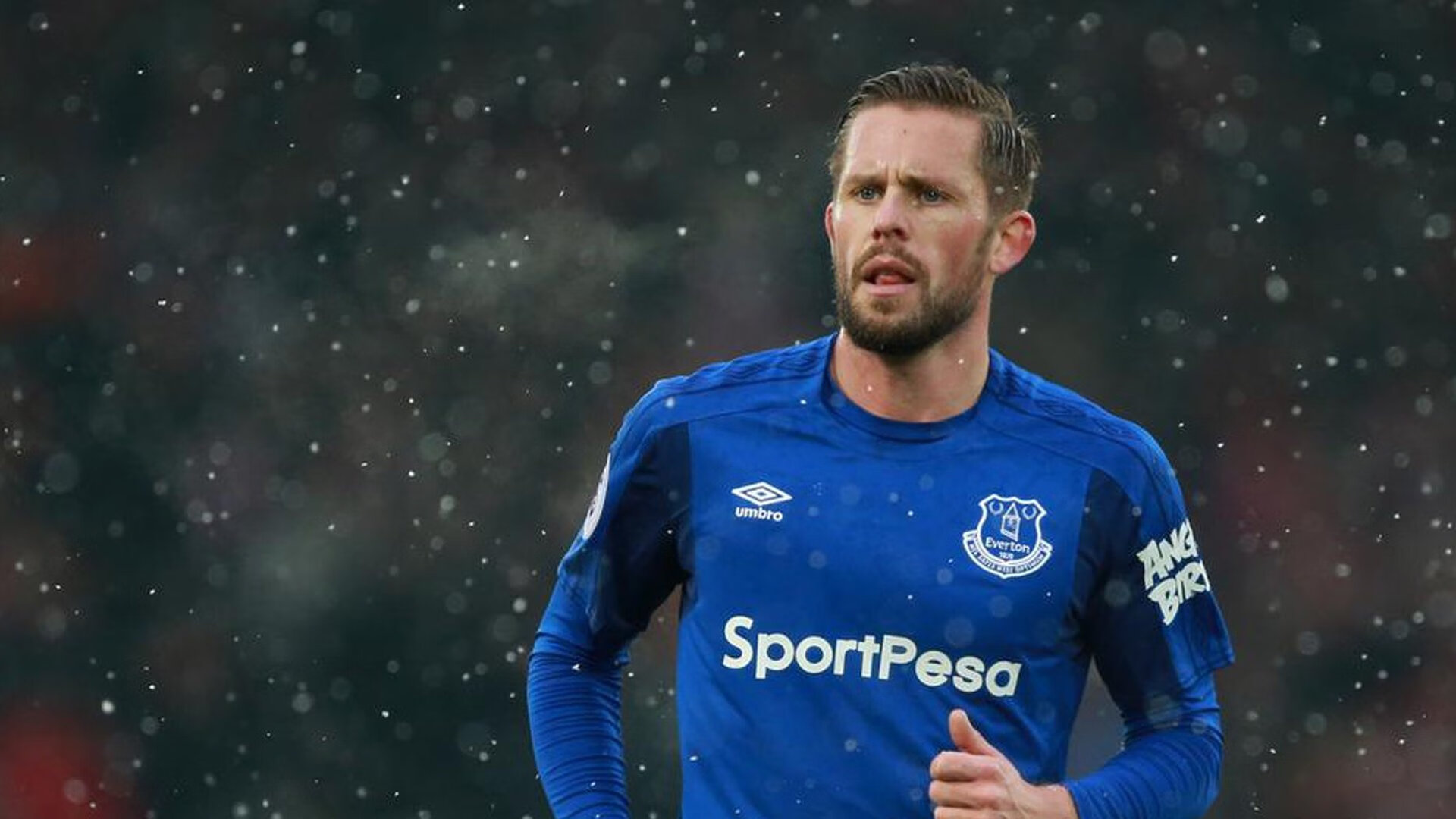 足球场上的搞笑段子：笑料不断！，足球的搞笑瞬间